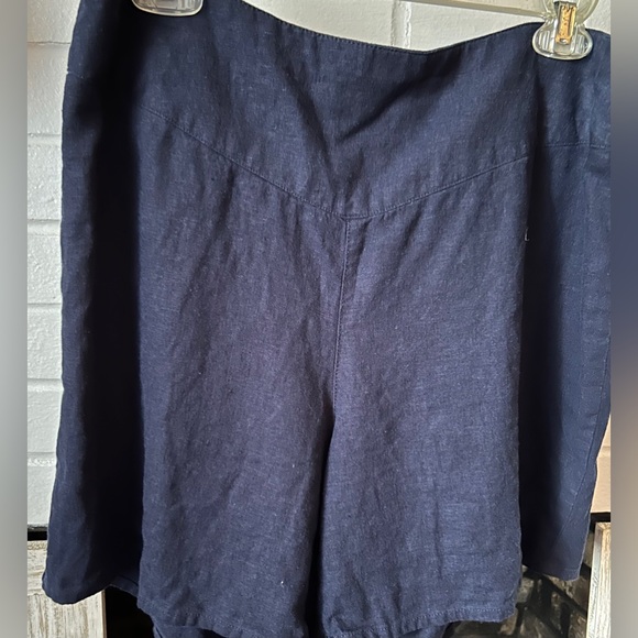 Shorts linen navy smooth waist elastic back. 14/16 W pre-loved 5 inch inseam - Picture 1 of 5